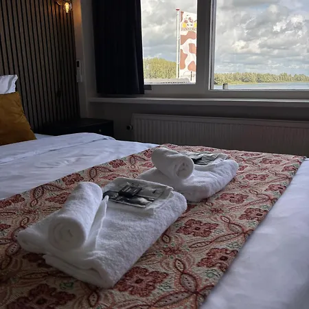 De Strandgaper Konukevi 4*